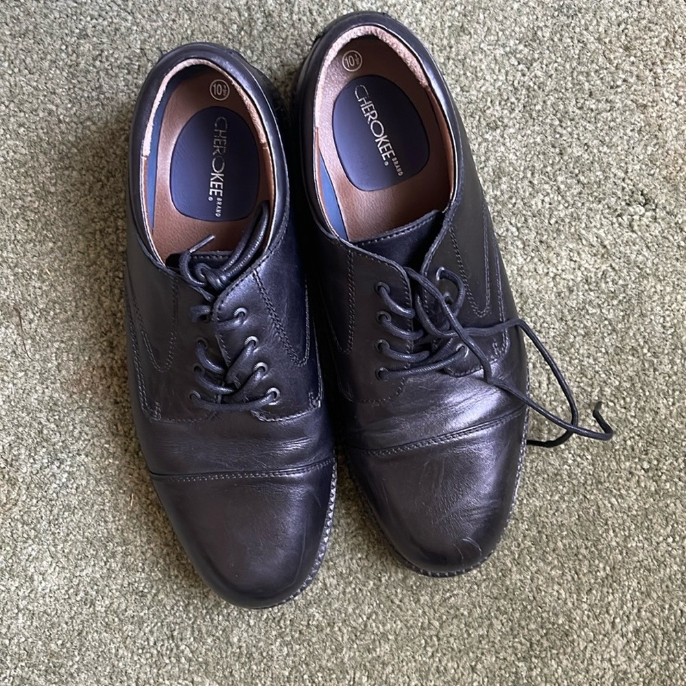Men’s black leather dress shoes